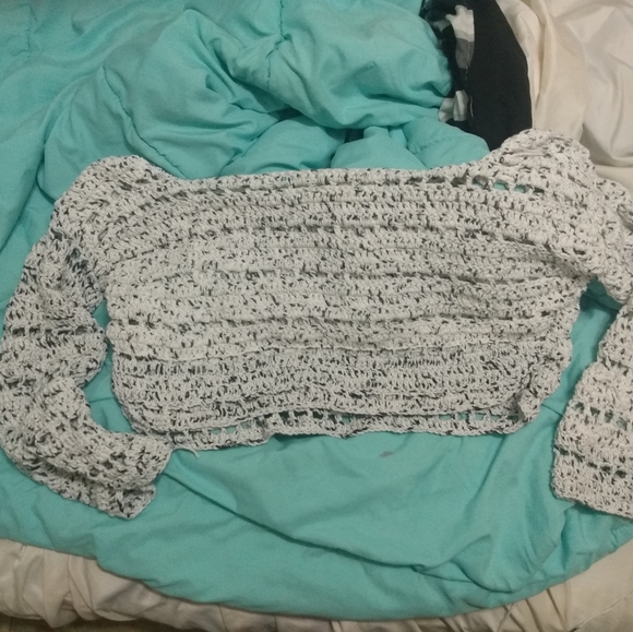 Homemade crochet cropped sweater - Picture 3 of 3